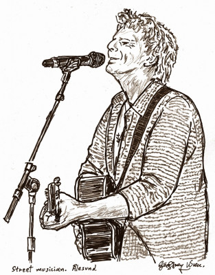 musician at st olavs plass, ålesund.jpg