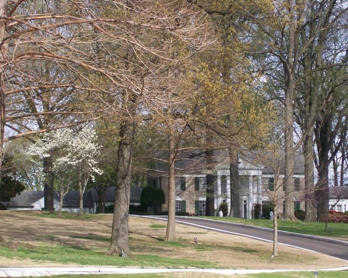 Elvis_Presleys_Graceland.jpg