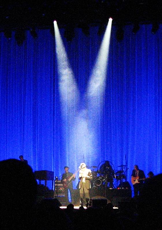 1 Leonard Cohen spot & blue MHrz  May 5 09 Chicago Theater 014.jpg